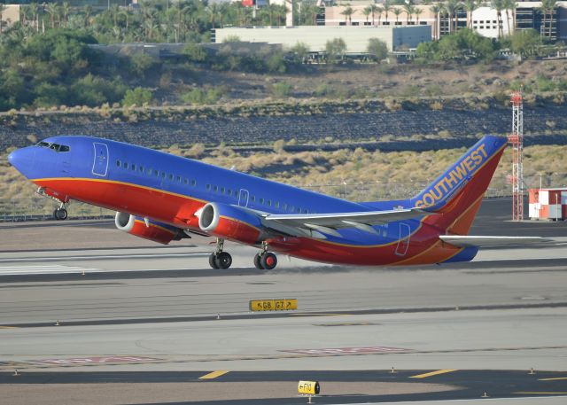 BOEING 737-300 (N394SW)