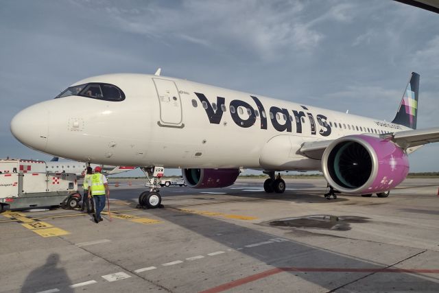 Airbus A320 (XA-VRW) - Arriving From Mexico City
