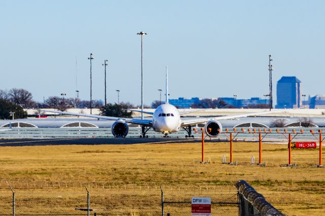 — — - Japan Airlines 787-9 taxing at DFW on 12/25/22. Taken with a Canon R7 and Tamron 70-200 G2 lens.