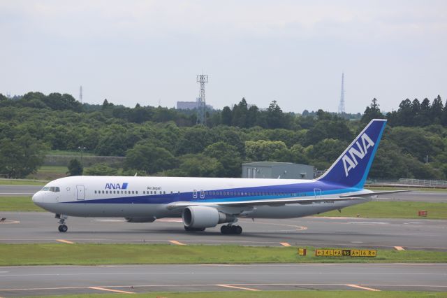 BOEING 767-300 (JA615A)