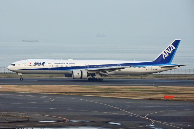 BOEING 777-300 (JA753A)