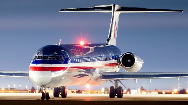 McDonnell Douglas MD-83 (N9681B)