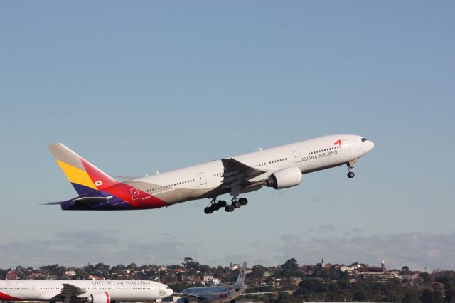 Boeing 777-200 (HL7500)