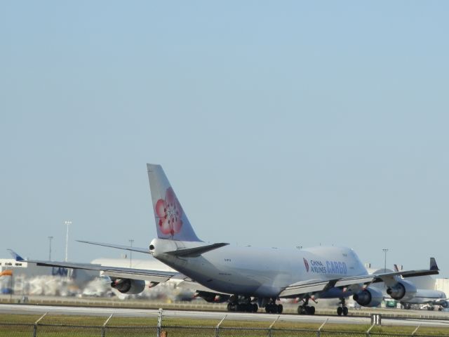 Boeing 747-400 (B-18710)