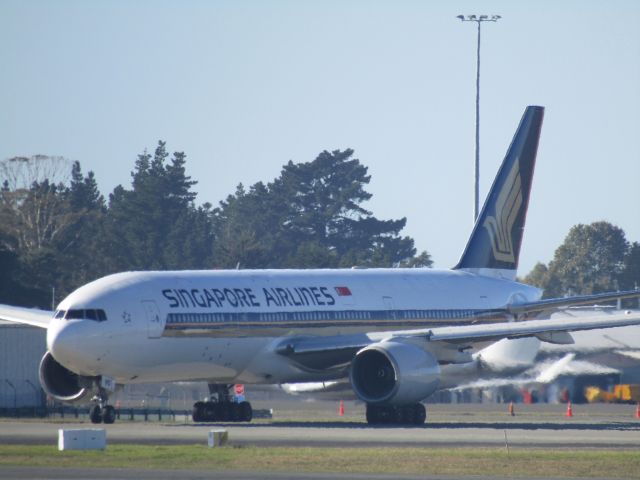 Boeing 777-200 (9V-SVG)