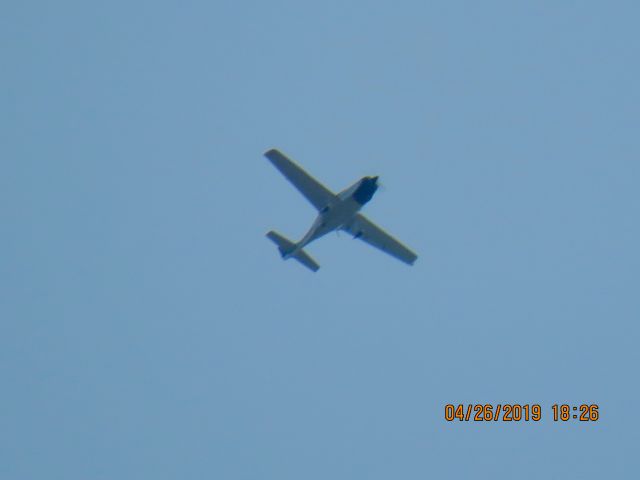 Cirrus SR-22 (N216DH)