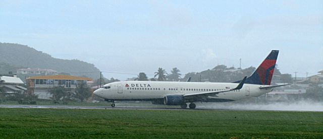 Boeing 737-800 (N382DA)