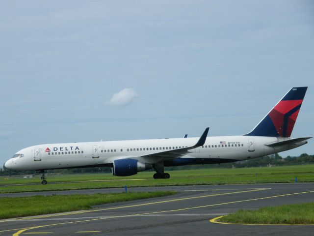 Boeing 757-200 (N706TW)