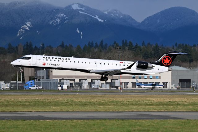 Canadair Regional Jet CRJ-900 (C-FUJZ)