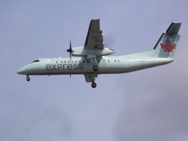 de Havilland Dash 8-300 (C-FJVV)