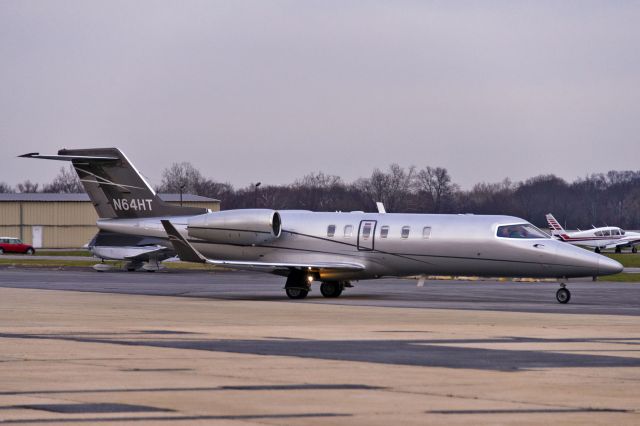 Learjet 40 (N64HT)