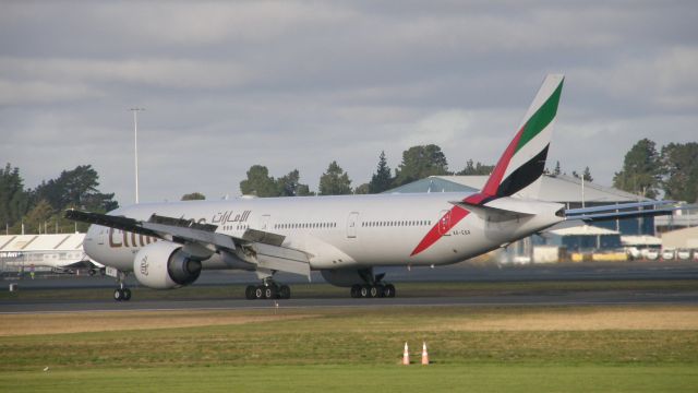 BOEING 777-300ER (A6-EBR)