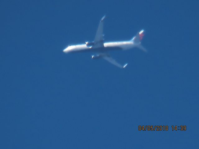 Boeing 737-800 (N399DA)