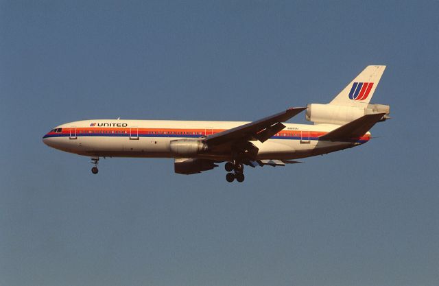 McDonnell Douglas DC-10 (N1855U) - Final Approach to Narita Intl Airport Rwy34 on 1988/12/18