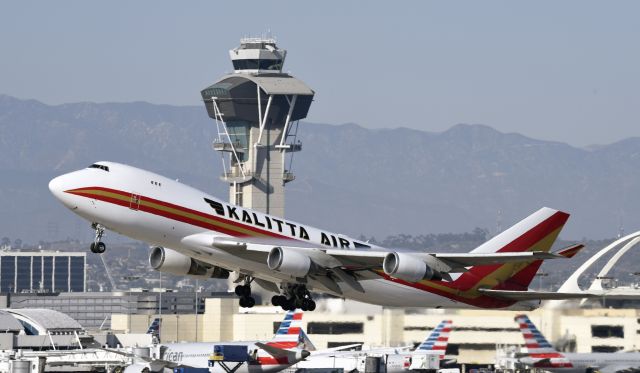 Boeing 747-400 (N402KZ) - Departing LAX