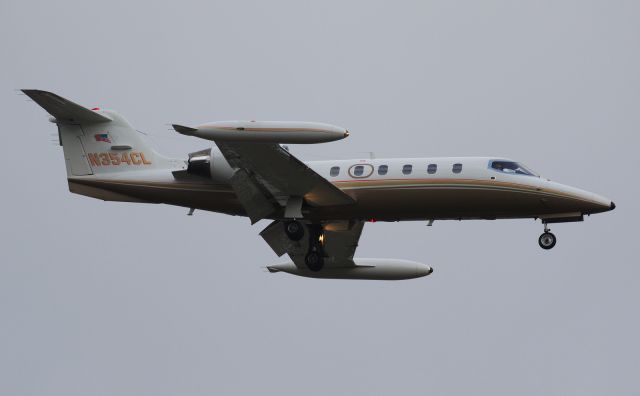 Learjet 35 (N354CL)