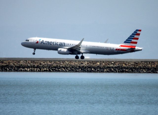 Airbus A321 (N107NN) - AA # 15, arrival 28L from JFK  08-24-2015