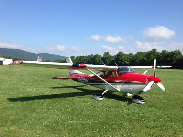 Cessna Skylane (N9238G) - Enjoying the nice grass at Moontown, Al.