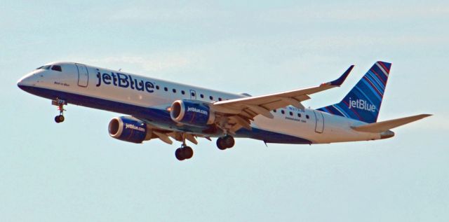 Embraer ERJ-190 (N373JB)