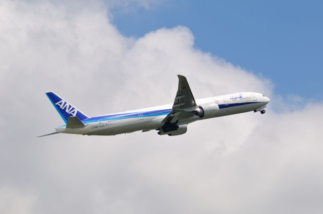 BOEING 777-300 (JA732A) - 2015/8/22