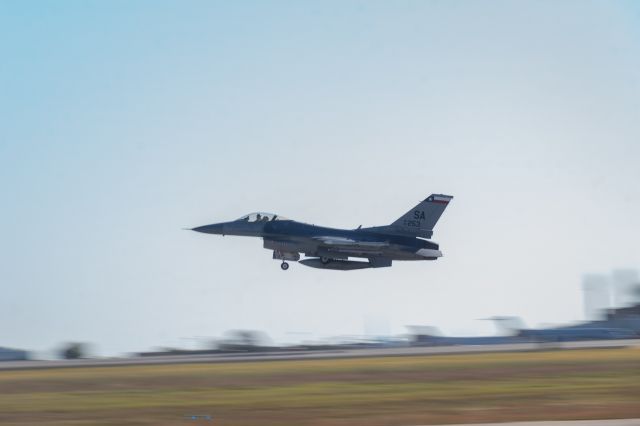 Lockheed F-16 Fighting Falcon (N253) - A F-16C from the 149th Fighter Wing, Texas Air National Guard taking off.