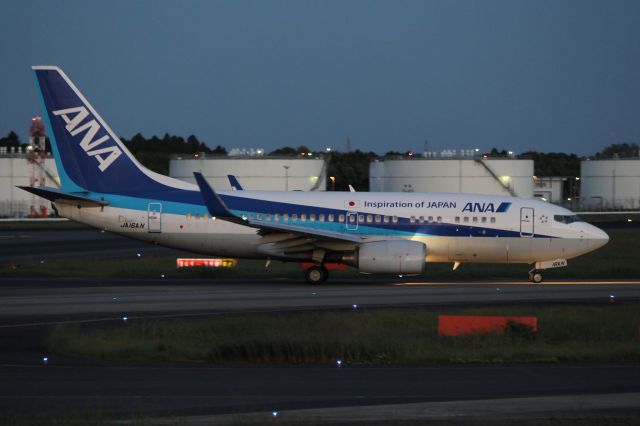 Boeing 737-700 (JA16AN)