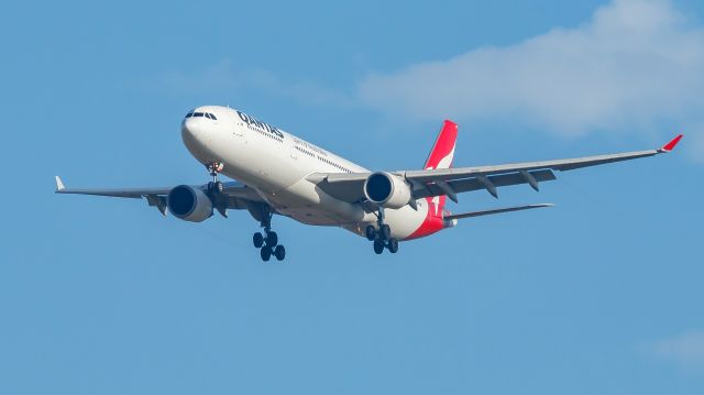 Airbus A330-300 (VH-QPF)