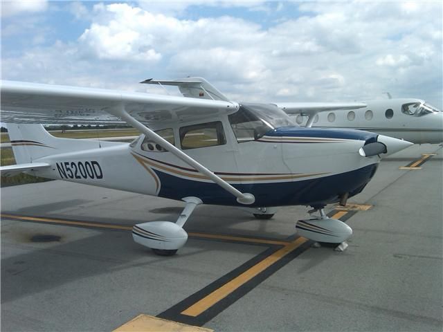 Cessna Skyhawk (N5200D)