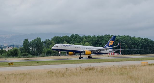 Boeing 757-200 (TF-FIJ)