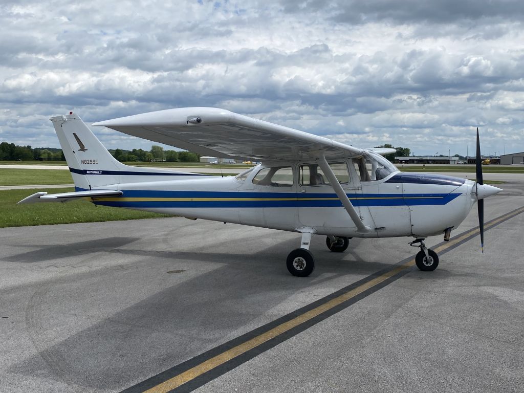 Cessna Skyhawk (N8299E) - Date Taken: May 11, 2024br /Stopped for refueling.