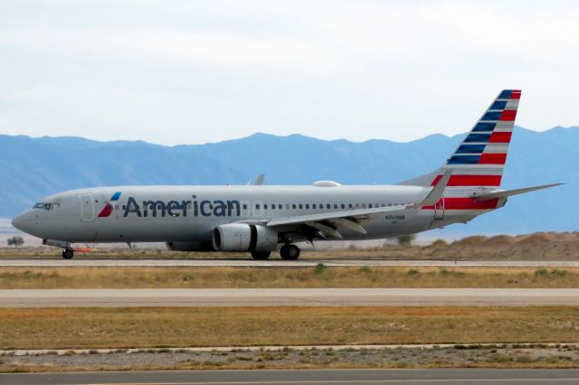 Boeing 737-800 (N869NN)