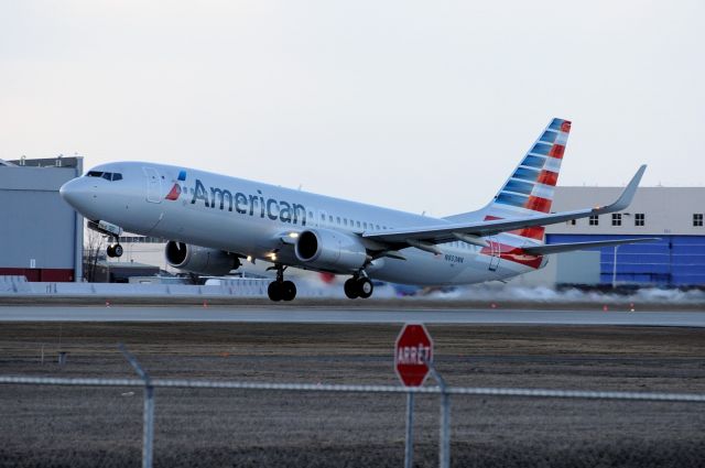 Boeing 737-800 (N803NN)