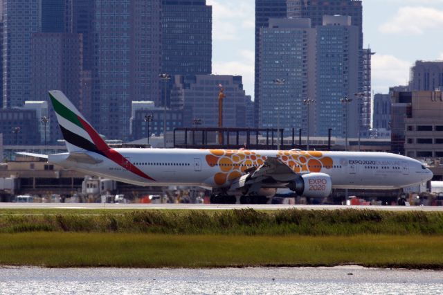 BOEING 777-300ER (A6-ECU)