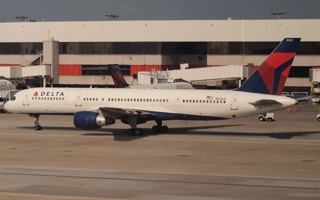 Boeing 757-200 (N532US)