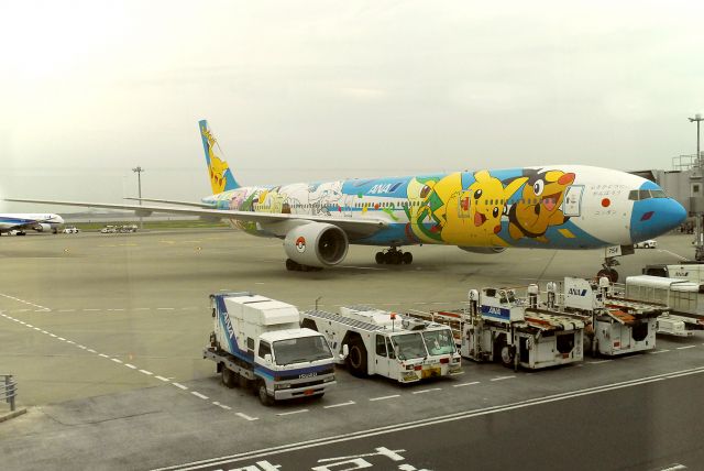 BOEING 777-300 (JA754A) - Pokémon　