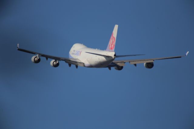 Boeing 747-400 (B-18717)