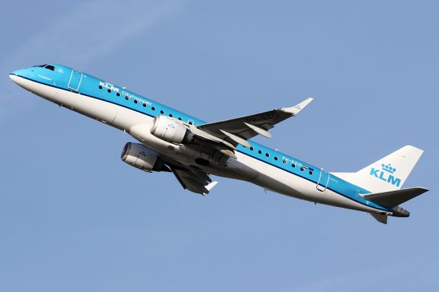 Embraer ERJ-190 (PH-EZO)