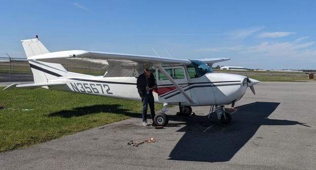 Cessna Skyhawk (N35672) - October 2020 with instructor Travis Lane