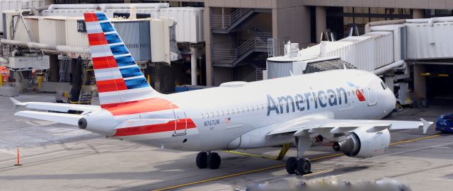 Airbus A319 (N767UW) - barry m. goldwater terminal 4 N3 bravo 10 18APR20