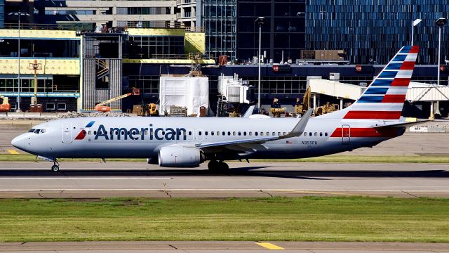 Boeing 737-800 (N355PU) - An American 737 takes off from MSP Airport.