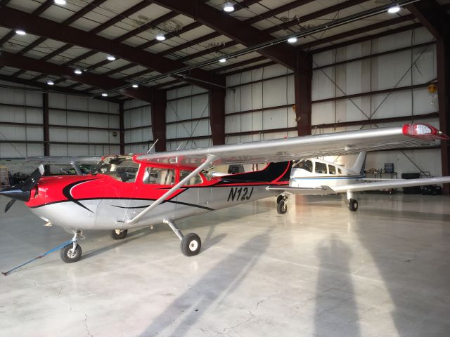 Cessna Skyhawk (N12J)