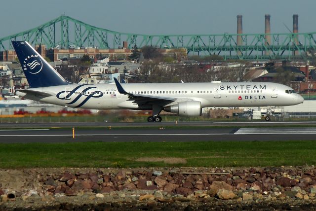 Boeing 757-200 (N717TW) - DL 1253 to Los Angeles taxiing out to 22R