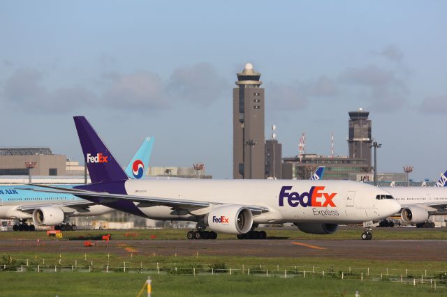 Boeing 777-200 (N892FD)