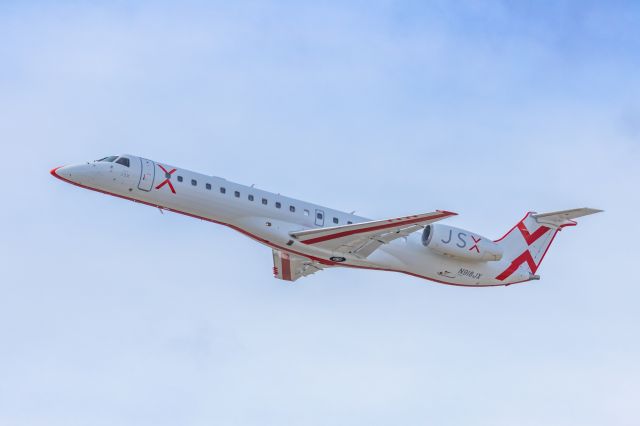 Embraer ERJ-135 (N918JX) - A JSX ERJ135 taking off from PHX on 2/13/23, the busiest day in PHX history, during the Super Bowl rush. Taken with a Canon R7 and Canon EF 100-400 II L lens.