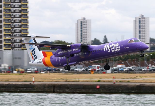 de Havilland Dash 8-400 (G-JEDU)