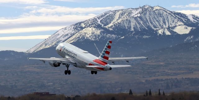 Airbus A319 (N710UW) - After rejecting* during its first takeoff attempt (*see my photo of N710UW posted yesterday), N710UW departs to the south headed for Phoenix after a 20+ minute delay. The earlier RTO occurred due to an incorrect instrument indication.