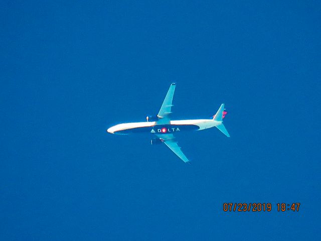Boeing 737-900 (N924DZ)