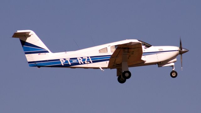 Piper Arrow 4 (PT-RZI)