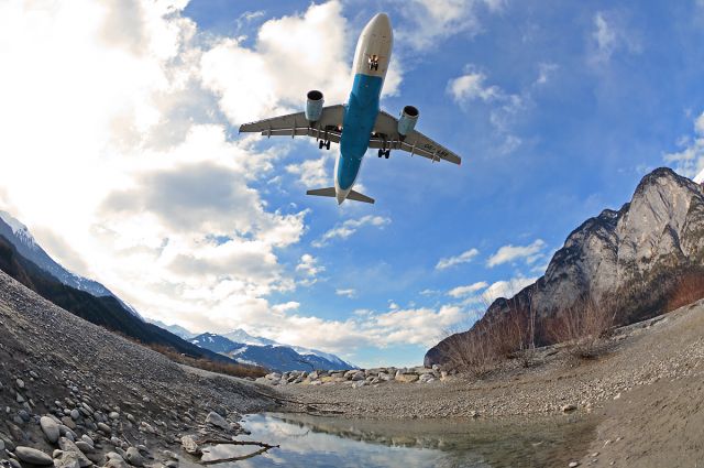 Airbus A320 (OE-LBS)