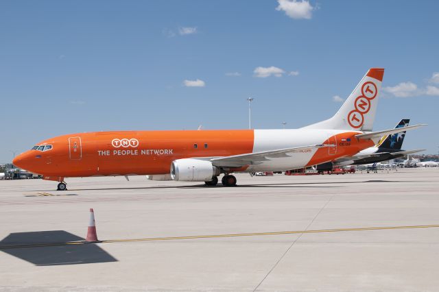 BOEING 737-400 (OE-IAF)